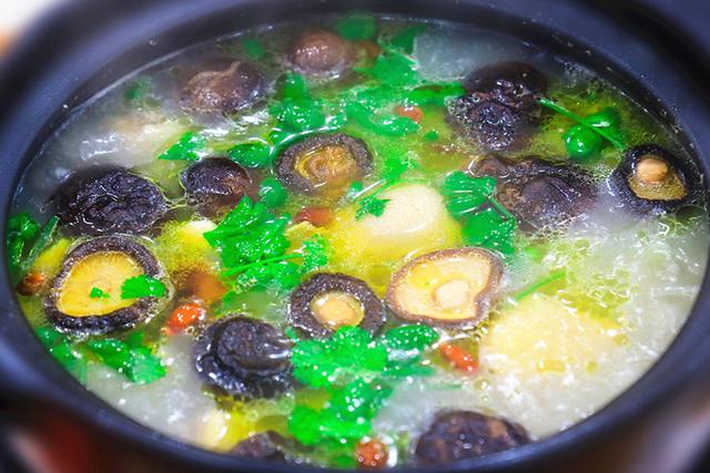 炖鸡汤放什么调料，炖鸡都用什么调料好_炖鸡放啥调料好（这5道滋补鸡汤）