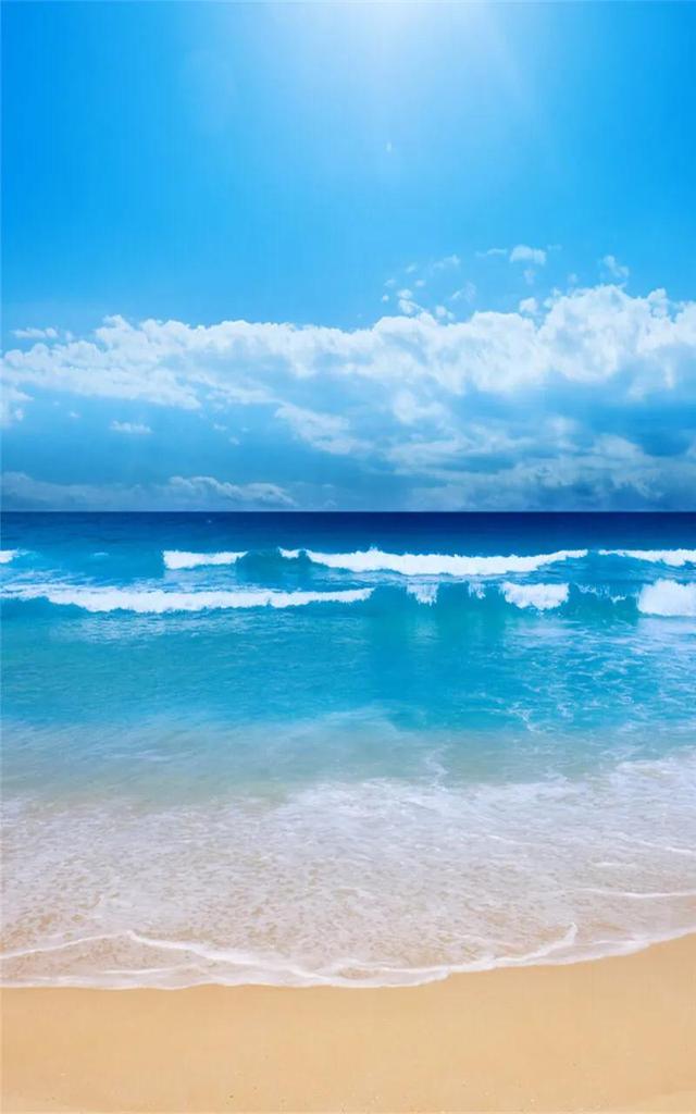 唯美海边，唯美海边视频（蓝天下的海边唯美图片）