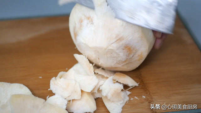 青椰子怎么打开，内行人开椰子取肉（超市买的青椰子怎么打开）