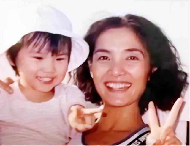 著名演员李婷，去世10年后，前夫带女儿再婚，弟弟的做法让人心寒