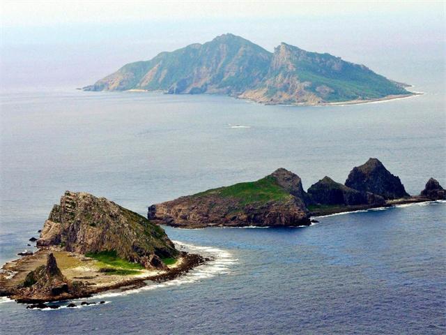 钓鱼岛是台湾岛的附属岛屿,由钓鱼岛,黄尾屿,赤尾屿,南小岛,北小岛