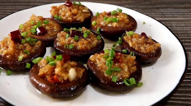 蘑菇有哪些，可以食用的蘑菇有哪些（秋季要多吃蘑菇）
