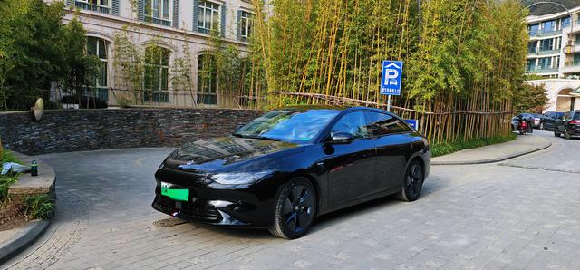 两个w是什么车牌子，两个w是什么品牌的汽车（20W不到能买到C级车）