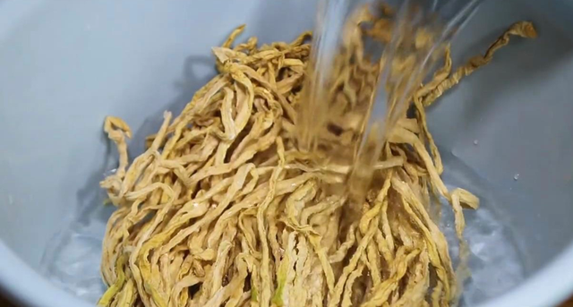 扣肉做法家常扣肉做法，扣肉的正宗完整做法（这才是虎皮扣肉最正宗的做法）