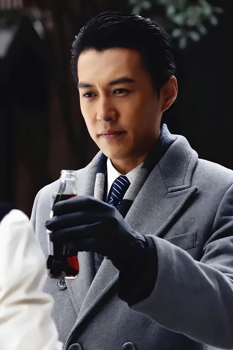 10,靳东(饰演 龟田一郎)