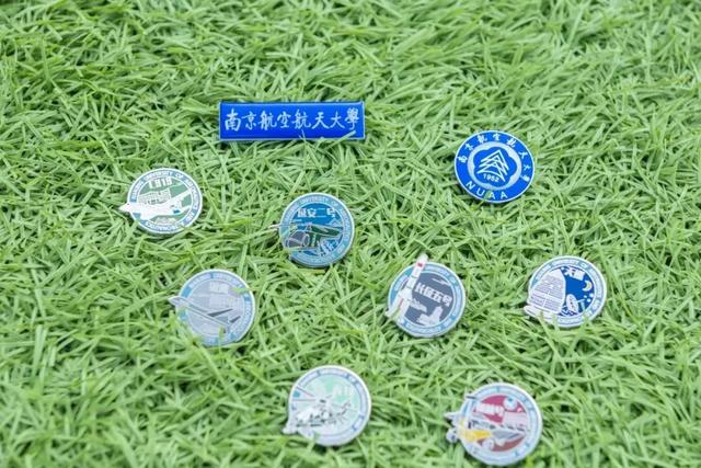 中国邮政物流查询，如何查询中国邮政物流编号（这些心意满满的录取通知书）