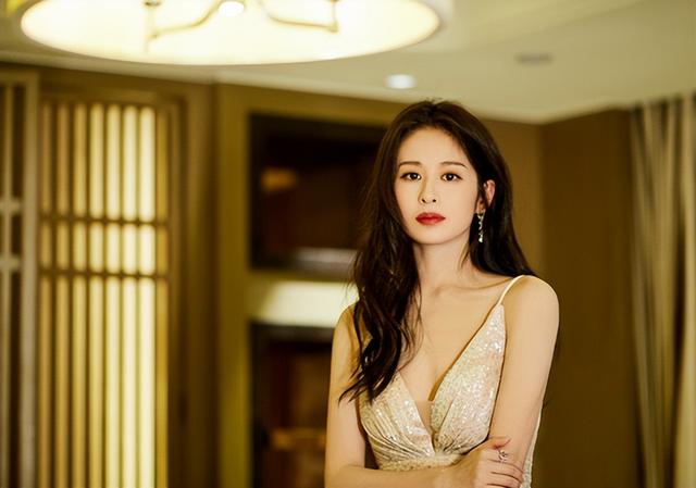 颖儿，颖儿个人资料简历（一身吊带裙尽显女人味图片）