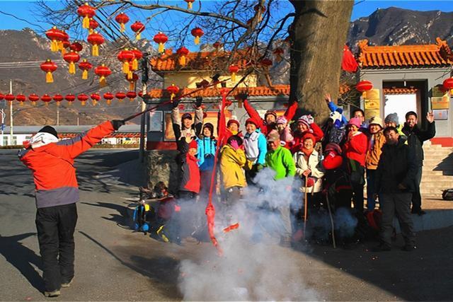 春节放鞭炮的特点,中华传统文化万花筒春节习俗-风俗-荣耀易学