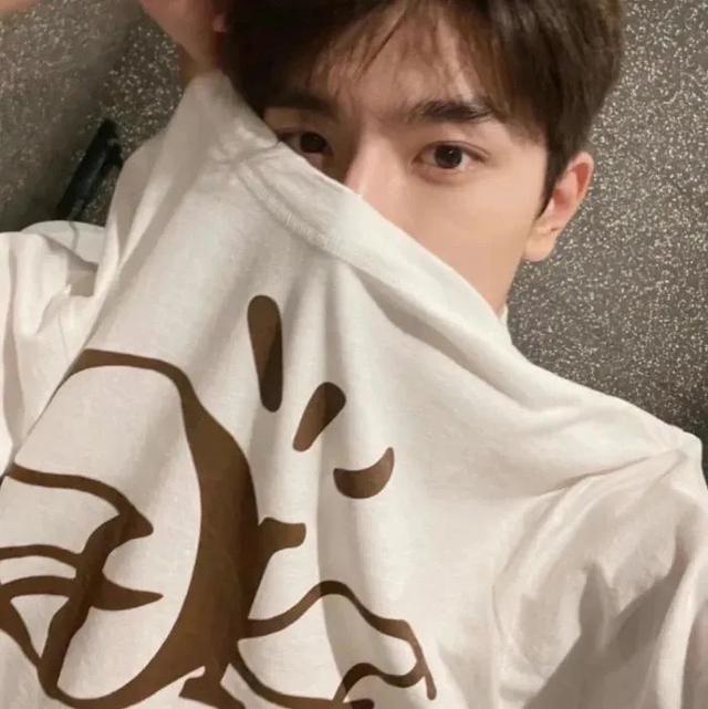 枯燥难过的头像微信，枯燥难过的头像（臭宝，该换微信头像啦）