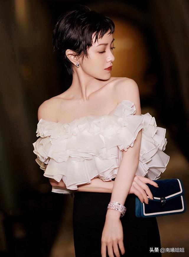 减龄中短卷发30款，建议4、50岁的女人