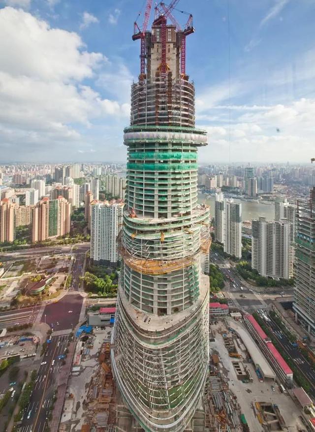 上海中心大厦造价，世界第一高楼是多少米（揭秘632米上海中心大厦）