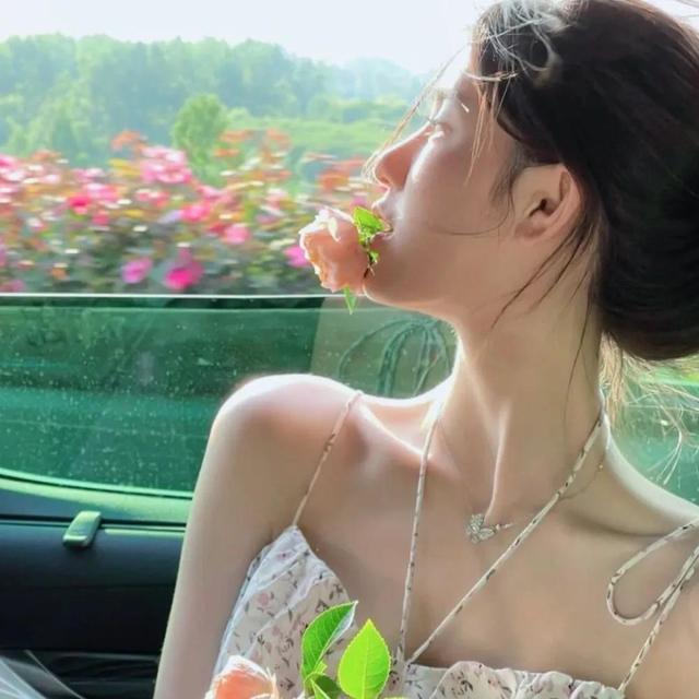 优质侧脸女头，微信头像，优质侧脸女头（头像，侧颜也很美的女孩子）