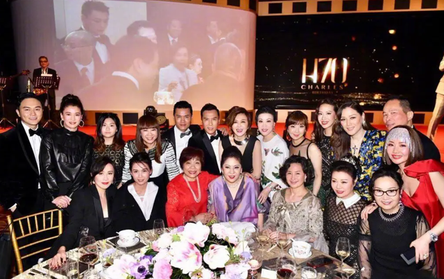 benz雄，benz雄开的是什么奔驰（实则家世显赫的10位男星）