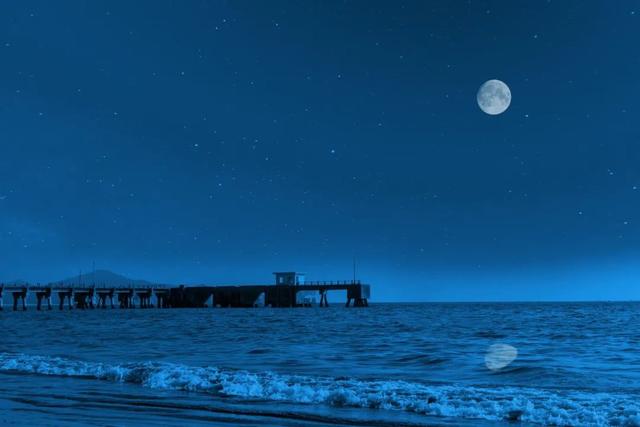 清夜是什么意思，香港夜清是什么意思（​八首清夜诗词：觅一处静谧）