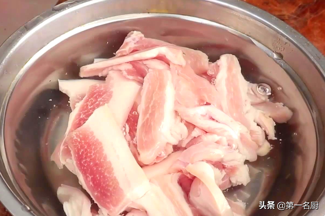 猪肉正确切法图解，猪肉怎样用刀来切（解冻猪肉又快又新鲜）