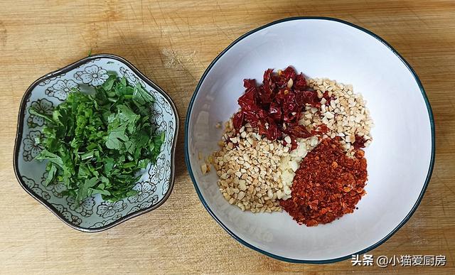 芝麻酱怎么做，如何解芝麻酱（酱香浓郁特别爽口好吃）