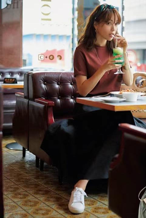 女生裙装穿搭，女生裙装穿搭图（4条半裙、15套穿搭）