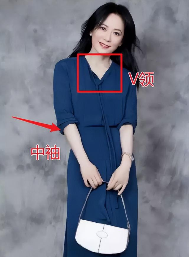 蓝色衬衣怎么搭配下身好看，女蓝色衬衫配什么好看（51岁俞飞鸿真是优雅到骨子里）