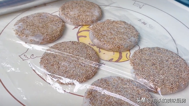 香酥芝麻烧饼的做法和配方，正宗油酥烧饼的做法和配方（分享自制麻酱烧饼）