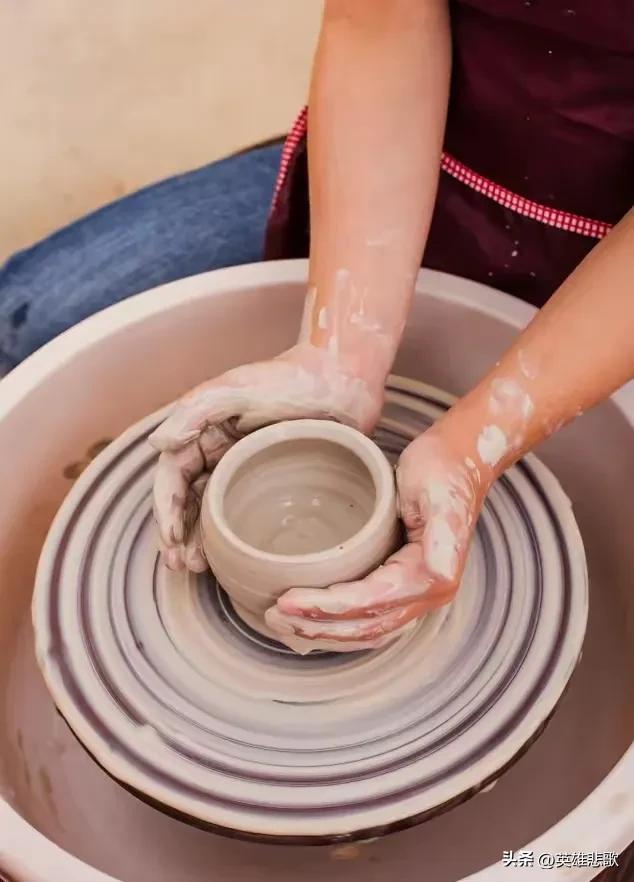 陶瓷是谁发明的，陶瓷是谁发明的,什么时代（陶和瓷的本质都是土）