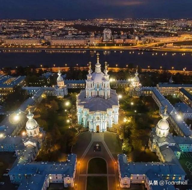 世界上最大的教堂，世界上最大的教堂是什么（圣彼得堡最美丽的教堂）