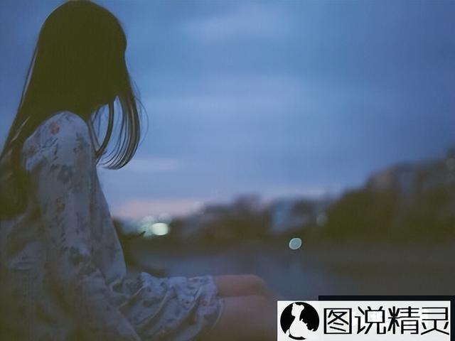 难过到哭的句子，难过到哭的句子短句（一个人很难受痛苦不已的难过伤感说说短语-图说精灵）