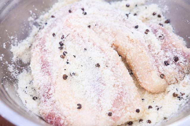 一斤腊肉放多少盐，做腊肉腌制一般要放多少盐一斤肉（只放盐不正宗容易坏）