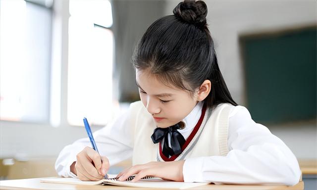 一年级的孩子怎么教育方法如下，一年级教育孩子的方法和经验（如何辅导一年级数学？方法分享）