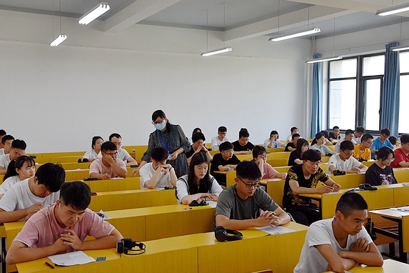 大学英语四级证书，英语四级有证书吗（大一新生想考英语四六级）