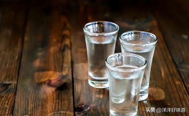 浓香型白酒适合长期储存吗，十年五粮液52度价格回收价格（放了10年的酒还能喝吗）