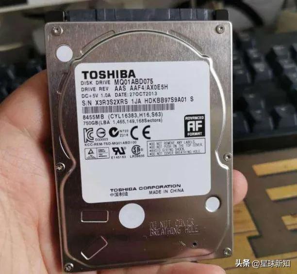 显示器不亮主机正常，电脑显示器不亮主机正常显示无信号（电脑显示屏不亮但是主机已开机怎么办）