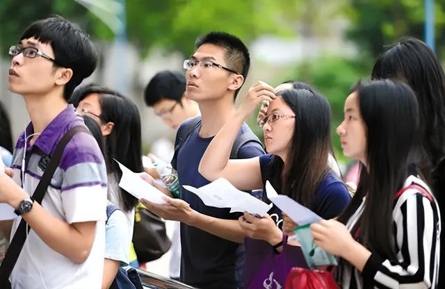 女生做什么职业比较好，女生最吃香的十大工作（女生比较“吃香”的4个专业）