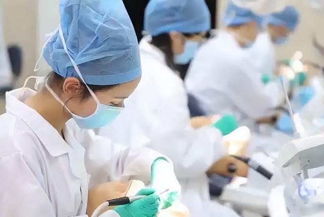 排名前十的专业，大学热门专业排名前10名（大学中10大“高薪”专业）