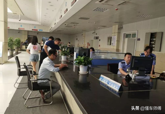 驾驶证到期后多长时间内必须换证，A1驾驶证到期后多长时间内必须换证（驾驶证超过有效期多久还可以换证）