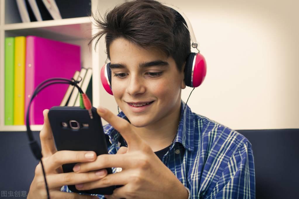 带手机去学校的坏处（几乎所有父母都认为手机会毁掉孩子的一生）
