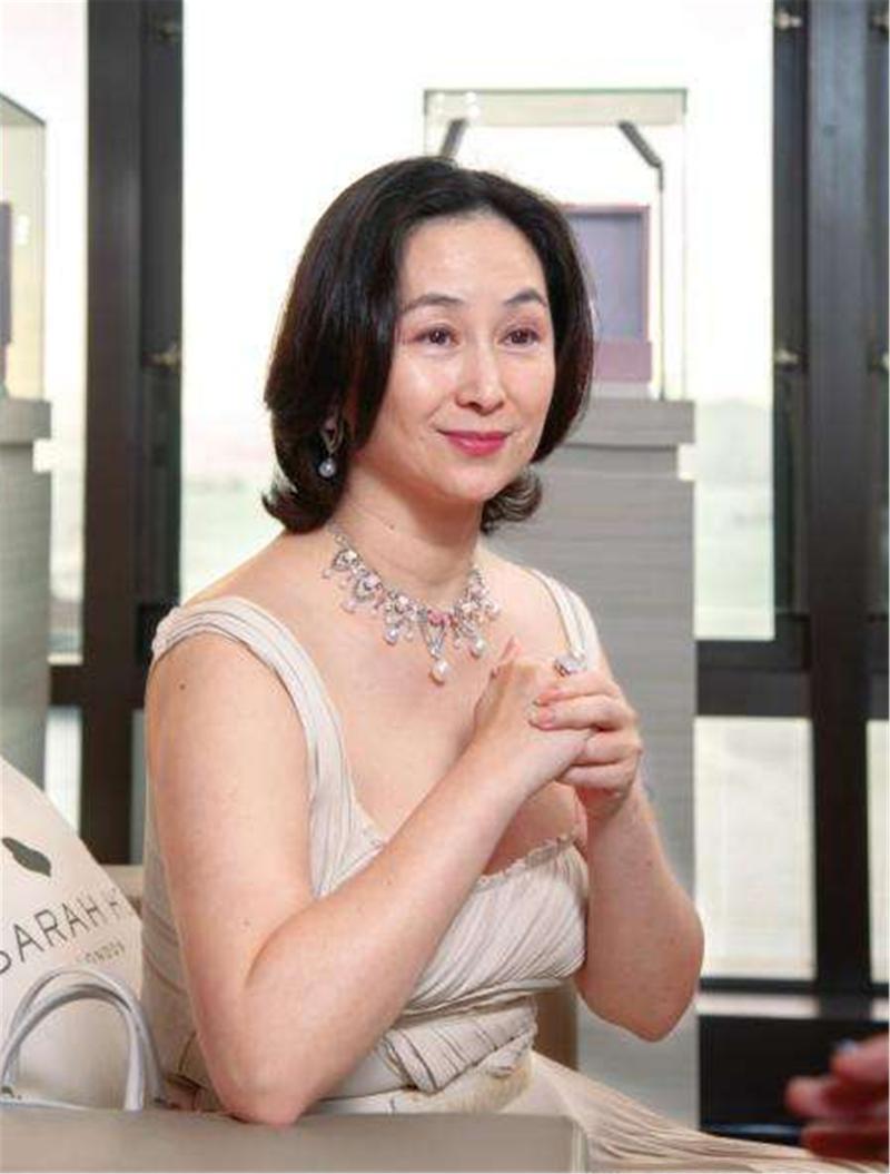 赌王之女何超琼,嫁给许晋亨9年,两人为何分居了7年?有3点原因