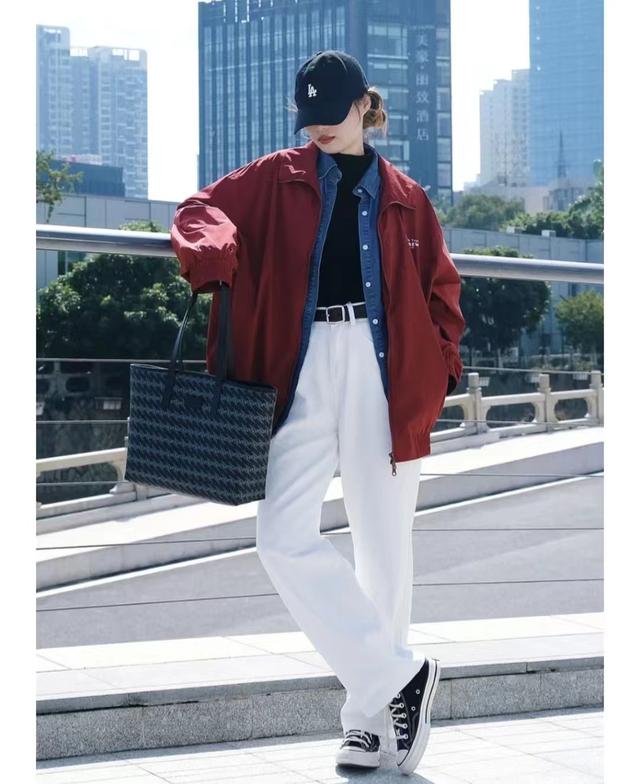 蓝色配什么颜色比较好看，天蓝色配什么颜色好看（蓝色搭配这6个颜色）