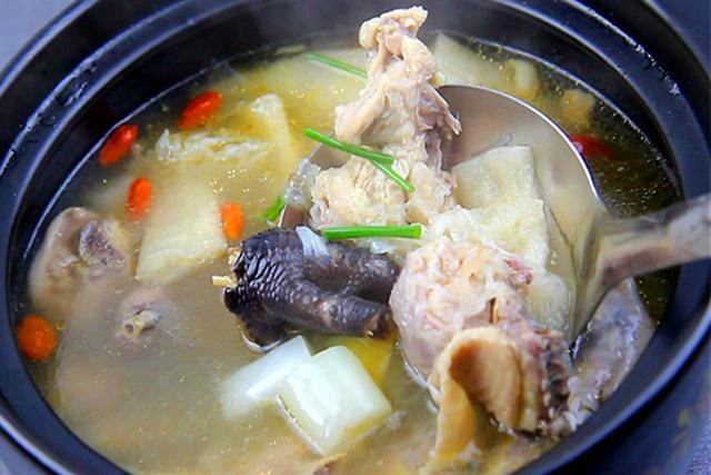 炖鸡汤放什么调料，炖鸡都用什么调料好_炖鸡放啥调料好（这5道滋补鸡汤）