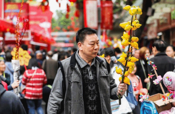 广东舞狮过年，都是“硬核”年俗