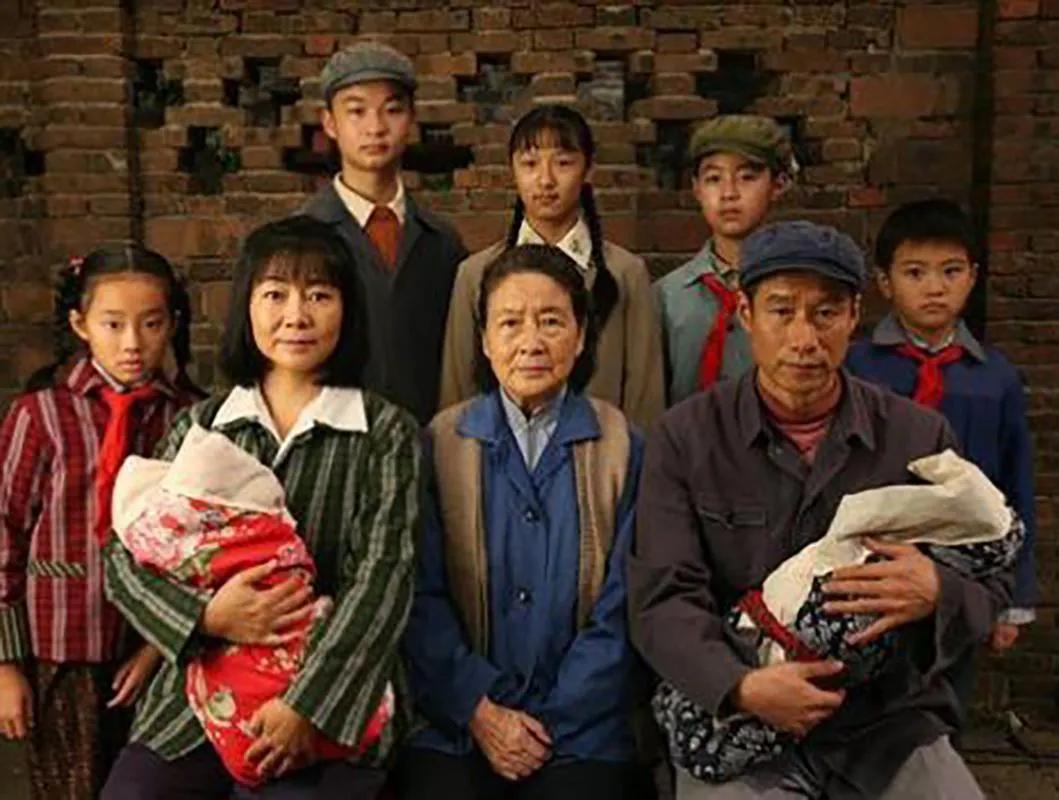 幺婶和幺叔本来有五个孩子,前四个孩子是用"繁荣昌盛"起名的,除了老二