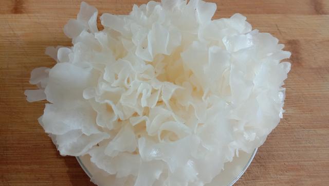 白木耳怎么做好吃，新鲜白木耳怎么做好吃（别让睡不着困扰你）