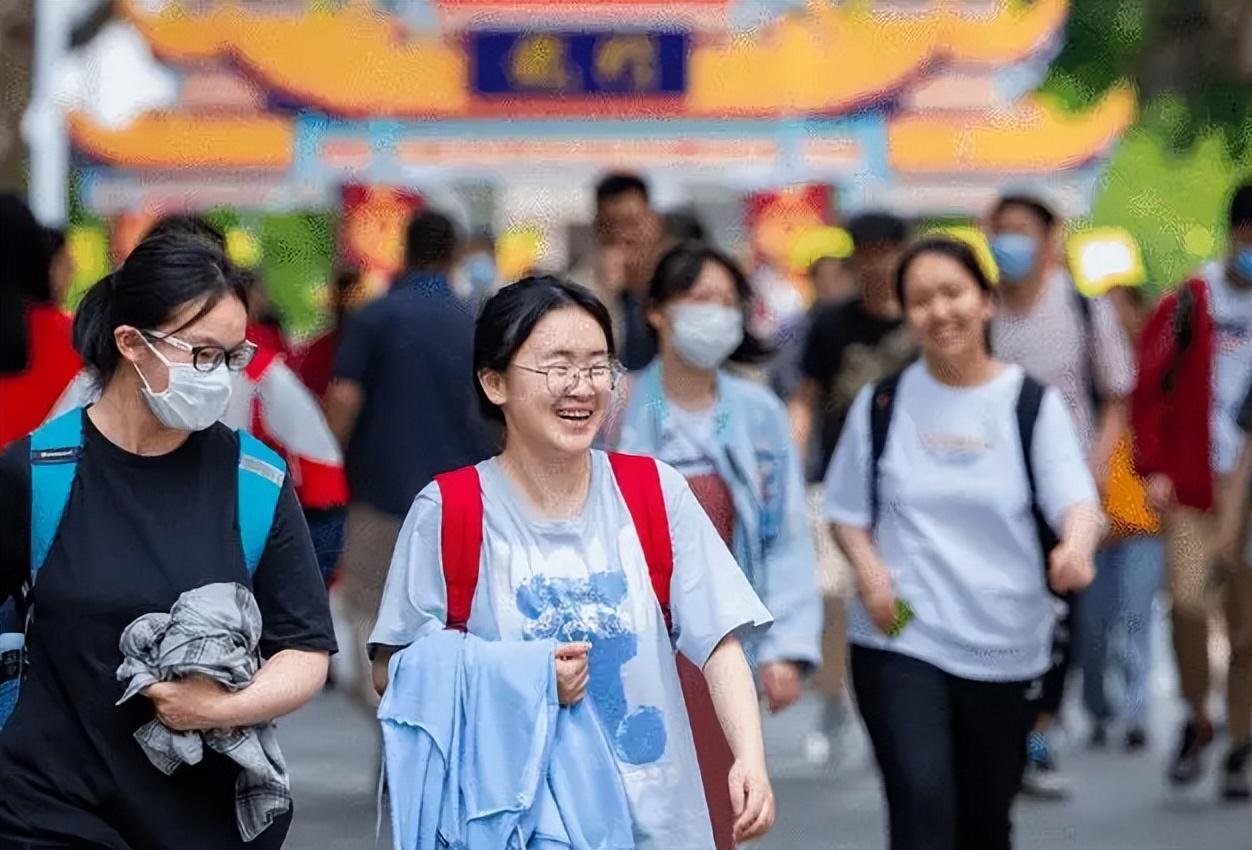 为什么报考这个学校（女儿高考650）