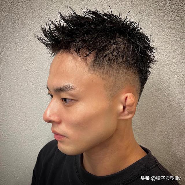 男士长发发型图片，帅气的男中长发发型（4种又帅又时尚的男士发型）
