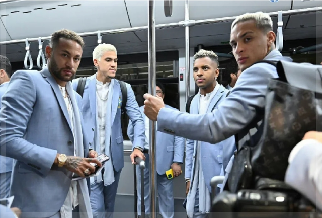 拍集体照穿什么颜色的衣服好看，拍照穿什么颜色衣服好看（世界杯“男模队”哪去了）