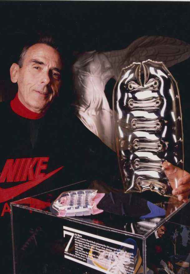 耐克和乔丹的关系，耐克品牌和乔丹品牌是什么关系（为何却给耐克代言）