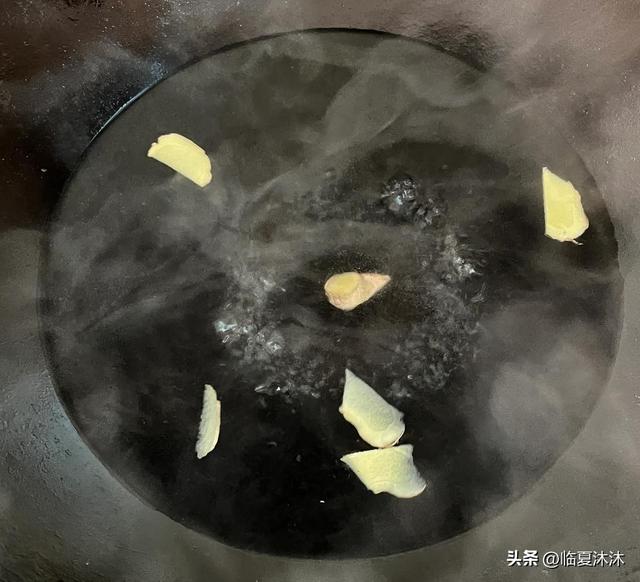 怎样做美味的菠菜猪肝汤，菠菜猪肝汤怎么做好喝（简单好喝的菠菜猪肝汤～）