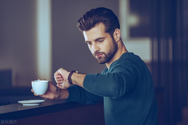 初次约会说什么，初次约会的十个话题（与女孩第一次约会时要记住的10件事）