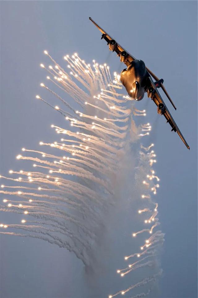 中国人民解放军空军，中国人民解放军空军成立时间（人民空军，生日快乐）