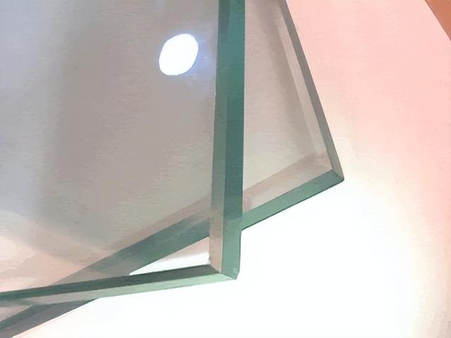 甲级防火窗的品牌，防火窗甲级和乙级的区别（防火玻璃有哪些好品牌）