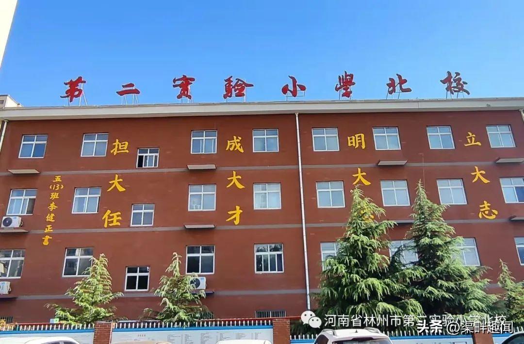 怎样3秒快速折衣服，折衣服的三步法视频（二实小北校：零起点）